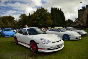 A 996 GT3 RS is rare, seeing 2 is almost impossible.