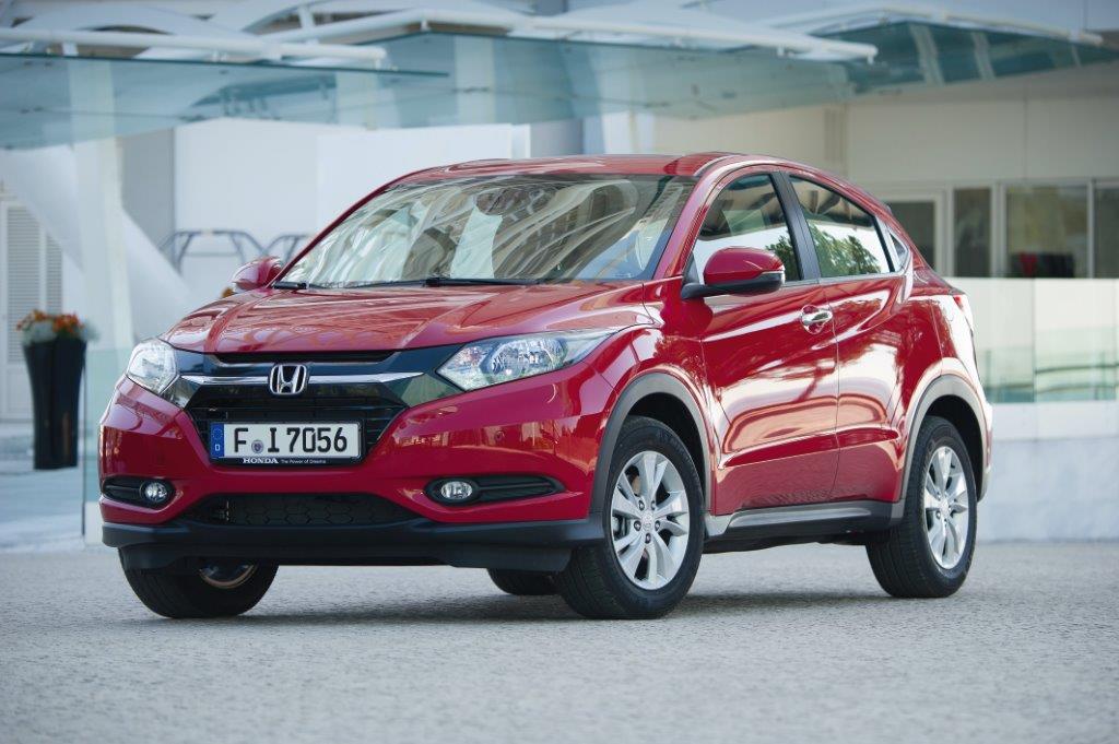 33 - 2015 HR-V FRONT 3_4 STAT