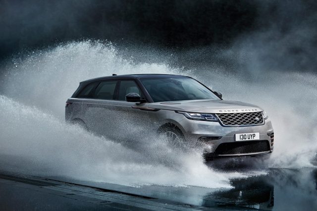RR_Velar_18MY_435_GLHD_PR_Location_Dynamic_010317